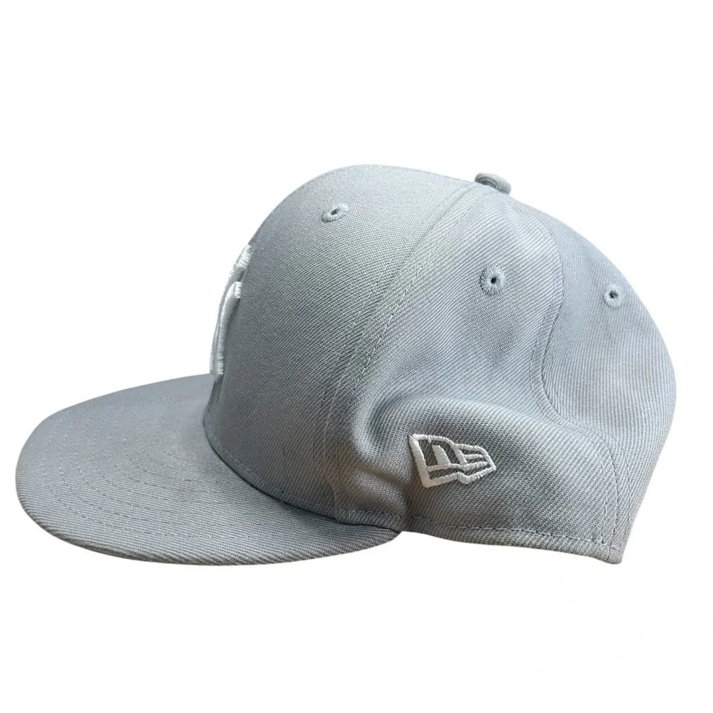 New Era 59FIFTY New York Yankees Fitted Hat Grey White - Size 7 5/8 MLB Cap - Picture 2 of 6